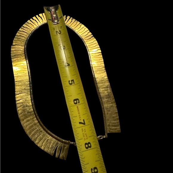 Elegant Gold Necklace - Picture 3 of 3